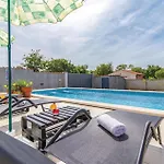 Valtura Xlvii Tatil Evi Ližnjan