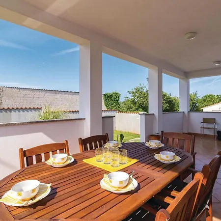Awesome In Liznjan With Wifi Holiday home