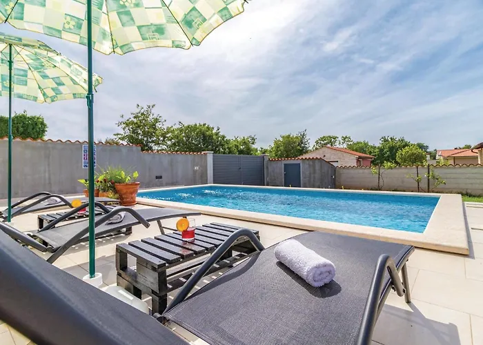 Valtura Xlvii Vikendica Liznjan